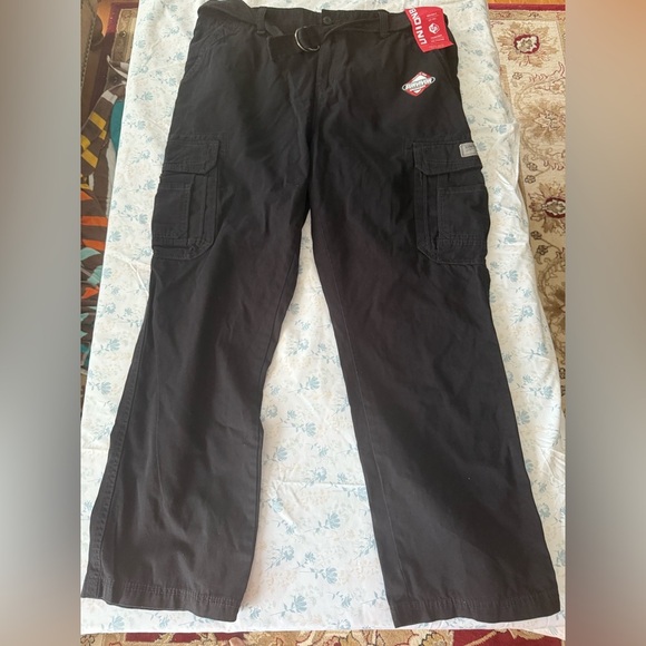 UNIONBAY Black Cargo Pants for Men - Picture 2 of 4